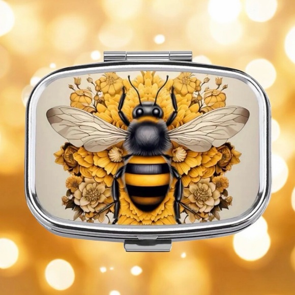 Accessories - Bee Design Silver Tone Pill container